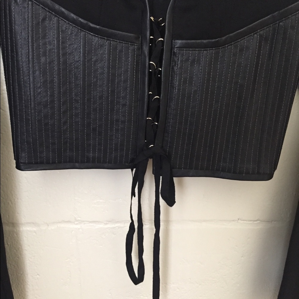 Long sleeve cropped corset top by Nasty Gal - Picture 3 of 8